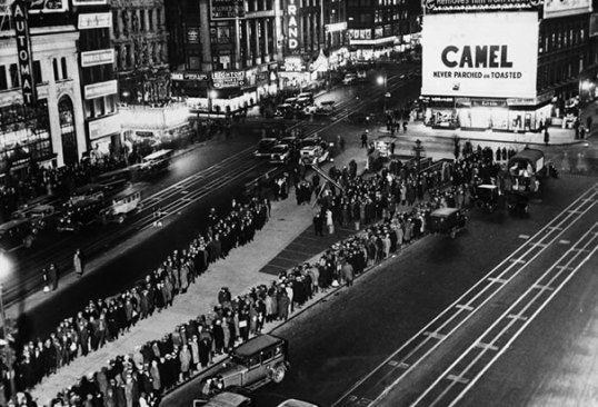 unemployed-in-line-for-rations