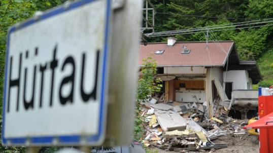 AUFRÄUMUNGSARBEITEN NACH DEM HOCHWASSER IN ÖSTERREICH: SALZBURG
