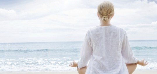 ladymeditatinonbeachtulum-850x400