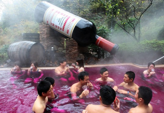 wine-pool-in-japan