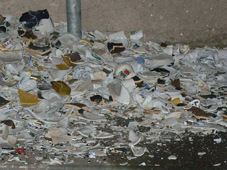 a98818_breaking-plates-glasses