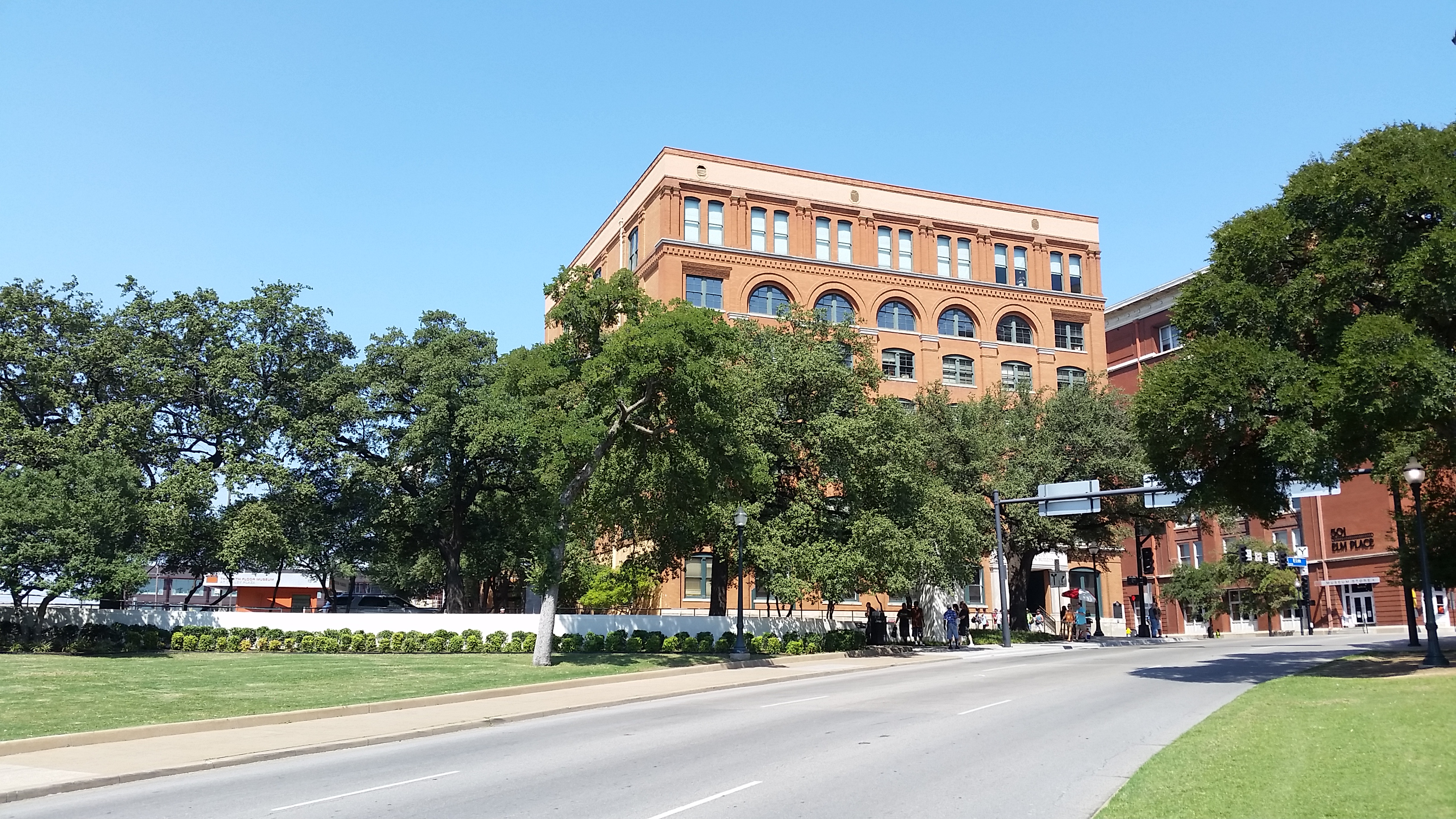 20150921 Kennedy Museum Outside from the Grassy Knoll